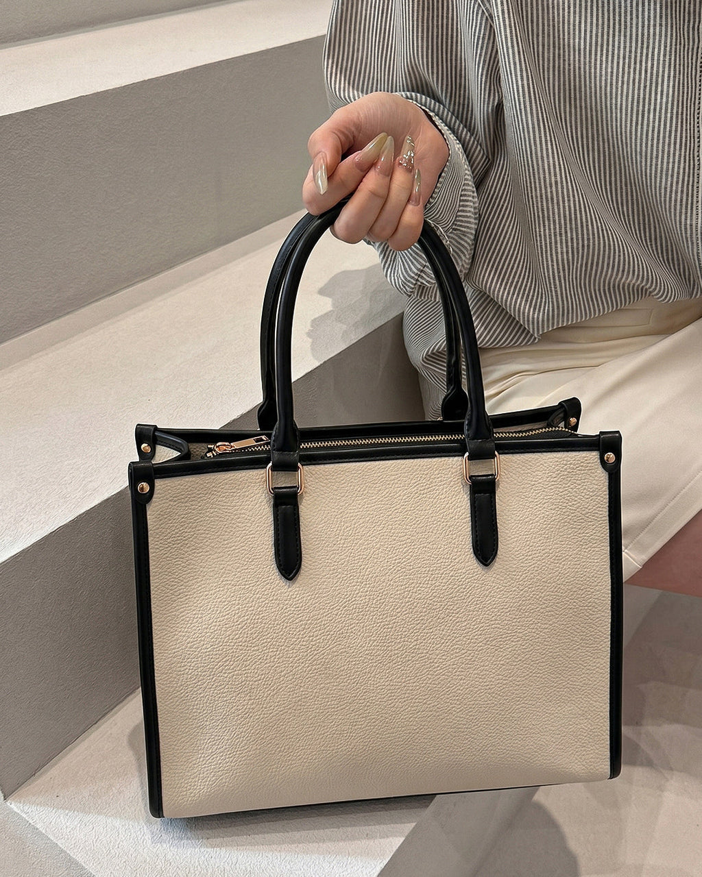 StyleShoot's Tailored Contrast Handle Tote Bag in Ivory White