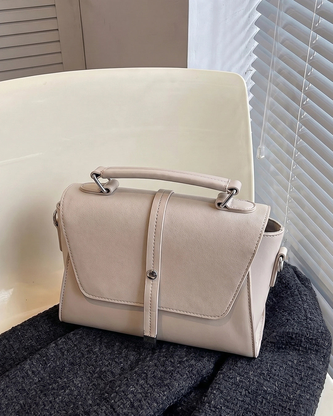 StyleShoot's Vintage Style Top Handle Crossbody Sling Bag in Cream