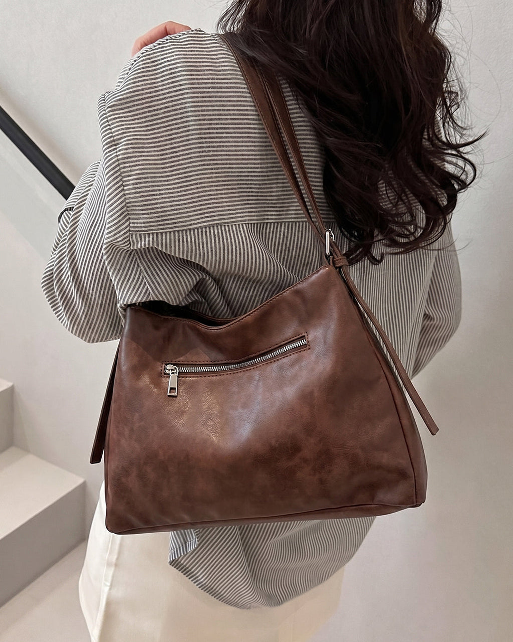 StyleShoot's Relaxed Fit Minimal Shoulder Bag in Chocolate Brown