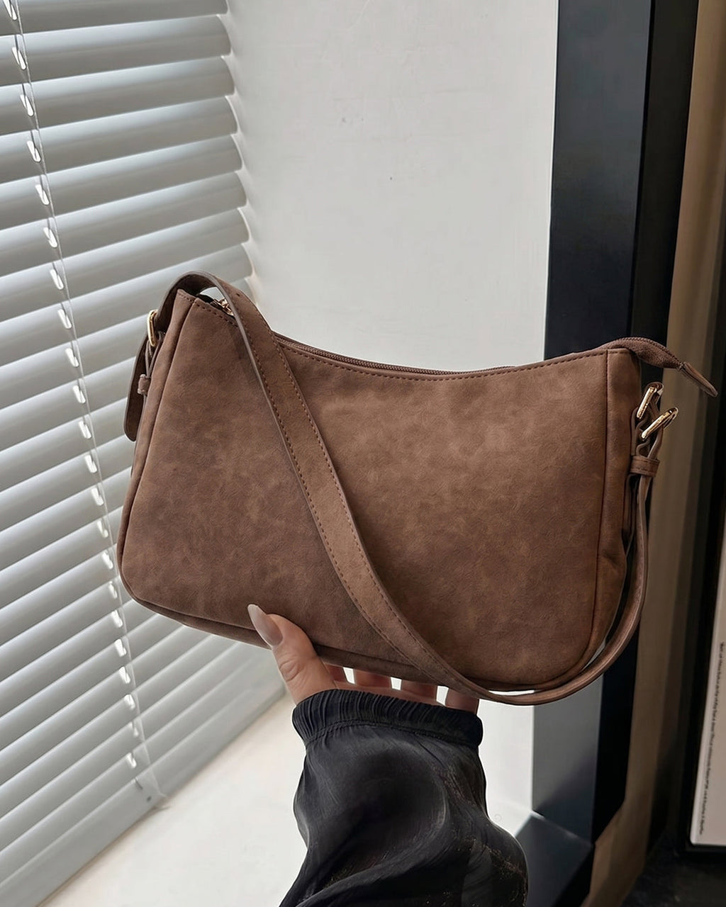 StyleShoot's Casual Luxe Hobo Style Shoulder Bag in Brown