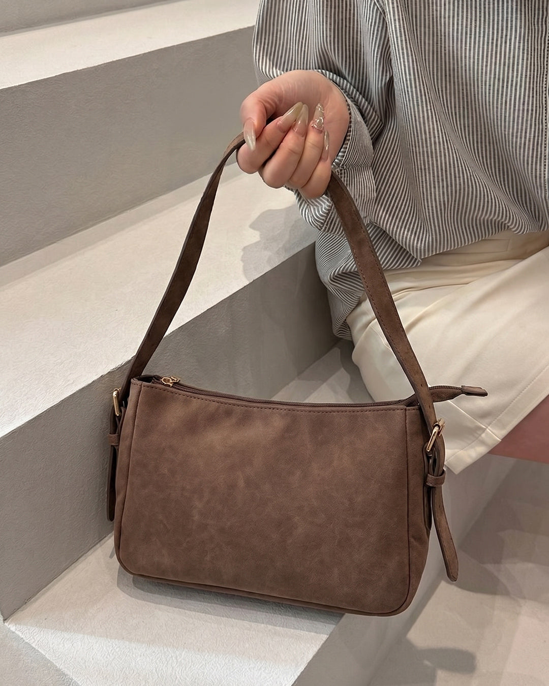 StyleShoot's Casual Luxe Hobo Style Shoulder Bag in Brown