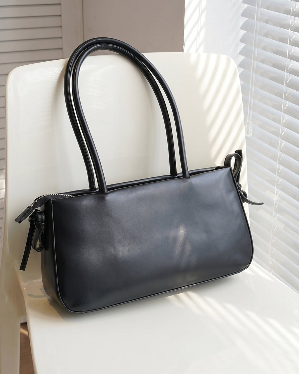 StyleShoot's Cute Bow Tie Detail Shoulder Handbag in Black
