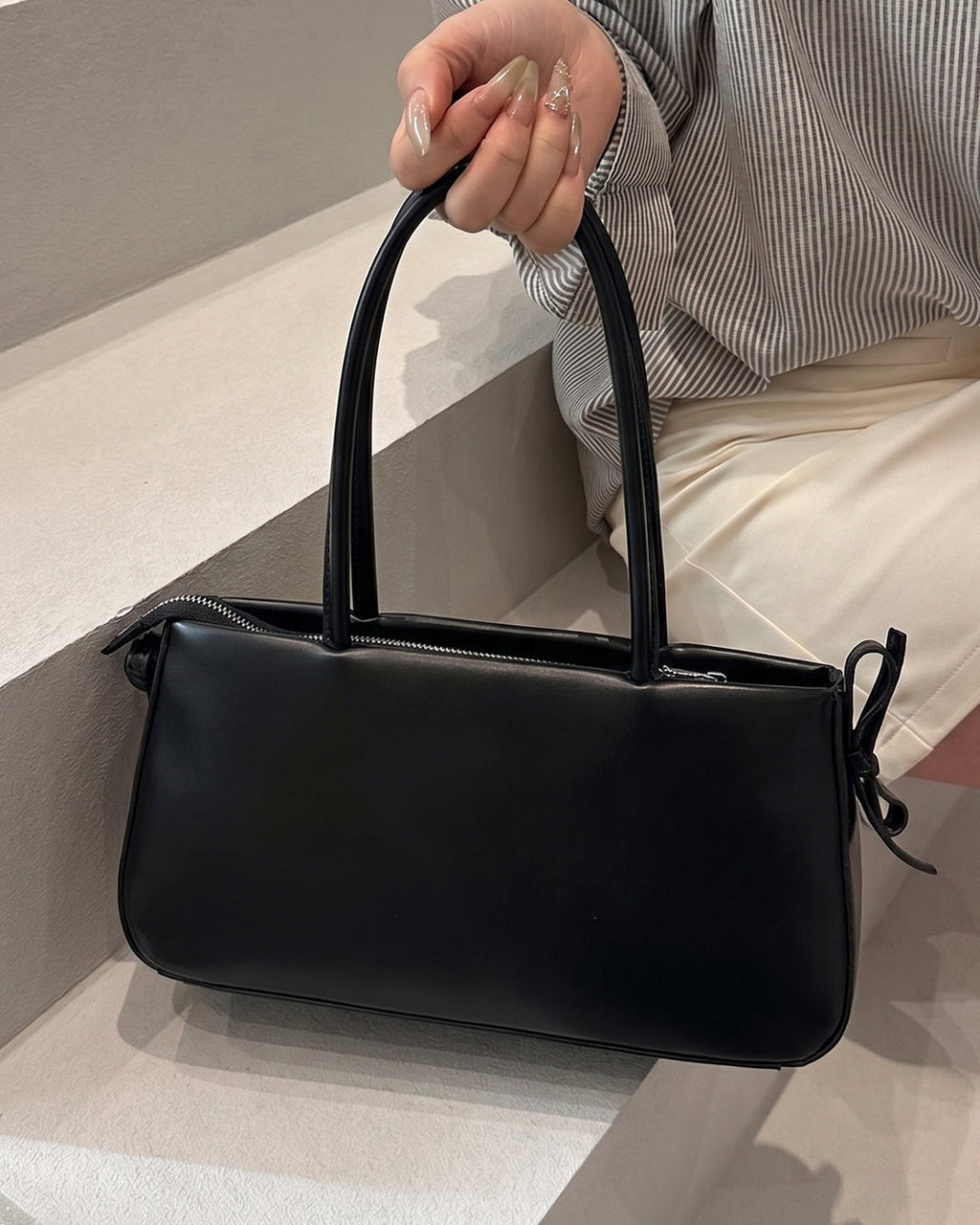 StyleShoot's Cute Bow Tie Detail Shoulder Handbag in Black
