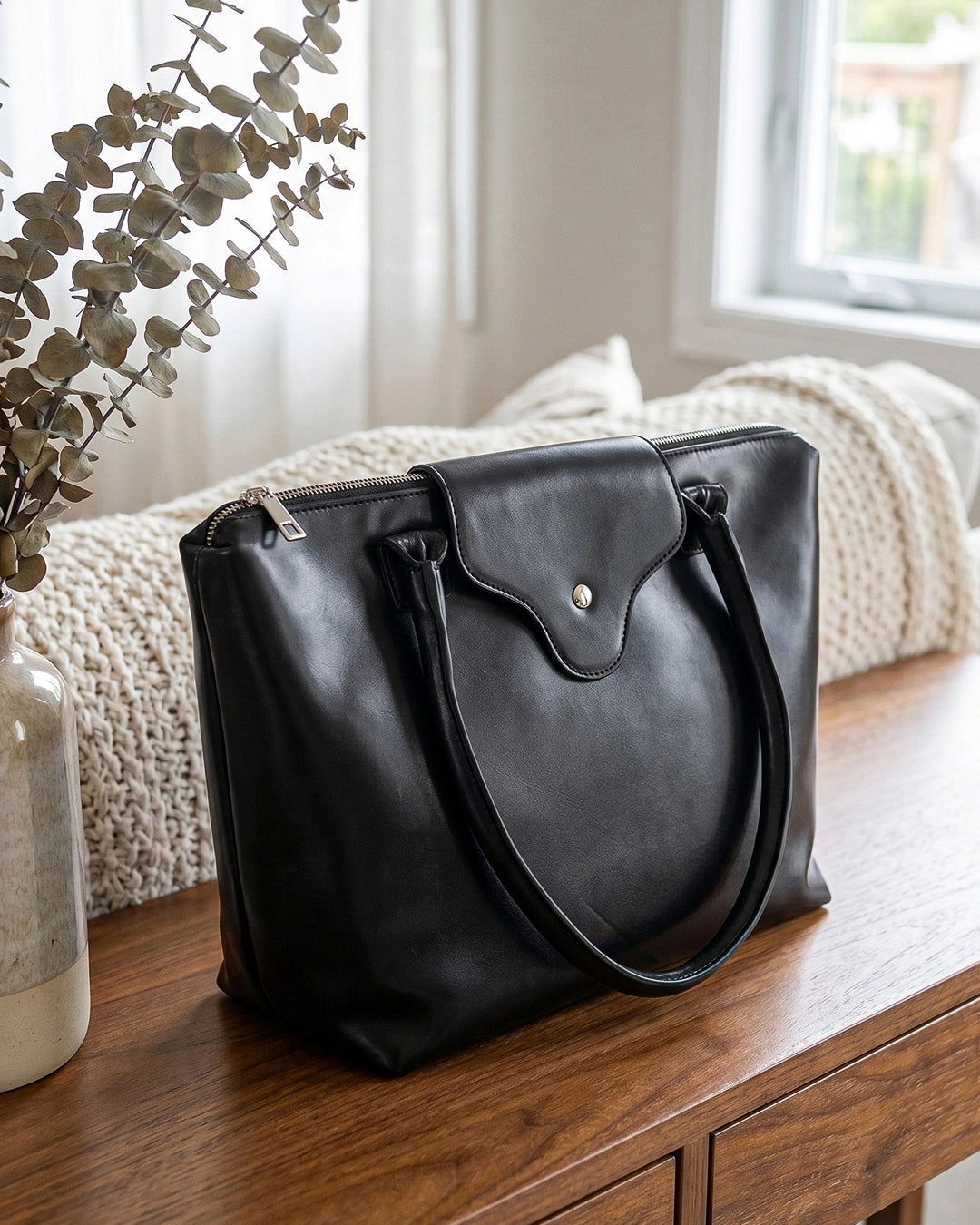 StyleShoot's Smart Casual Tote Bag in Black