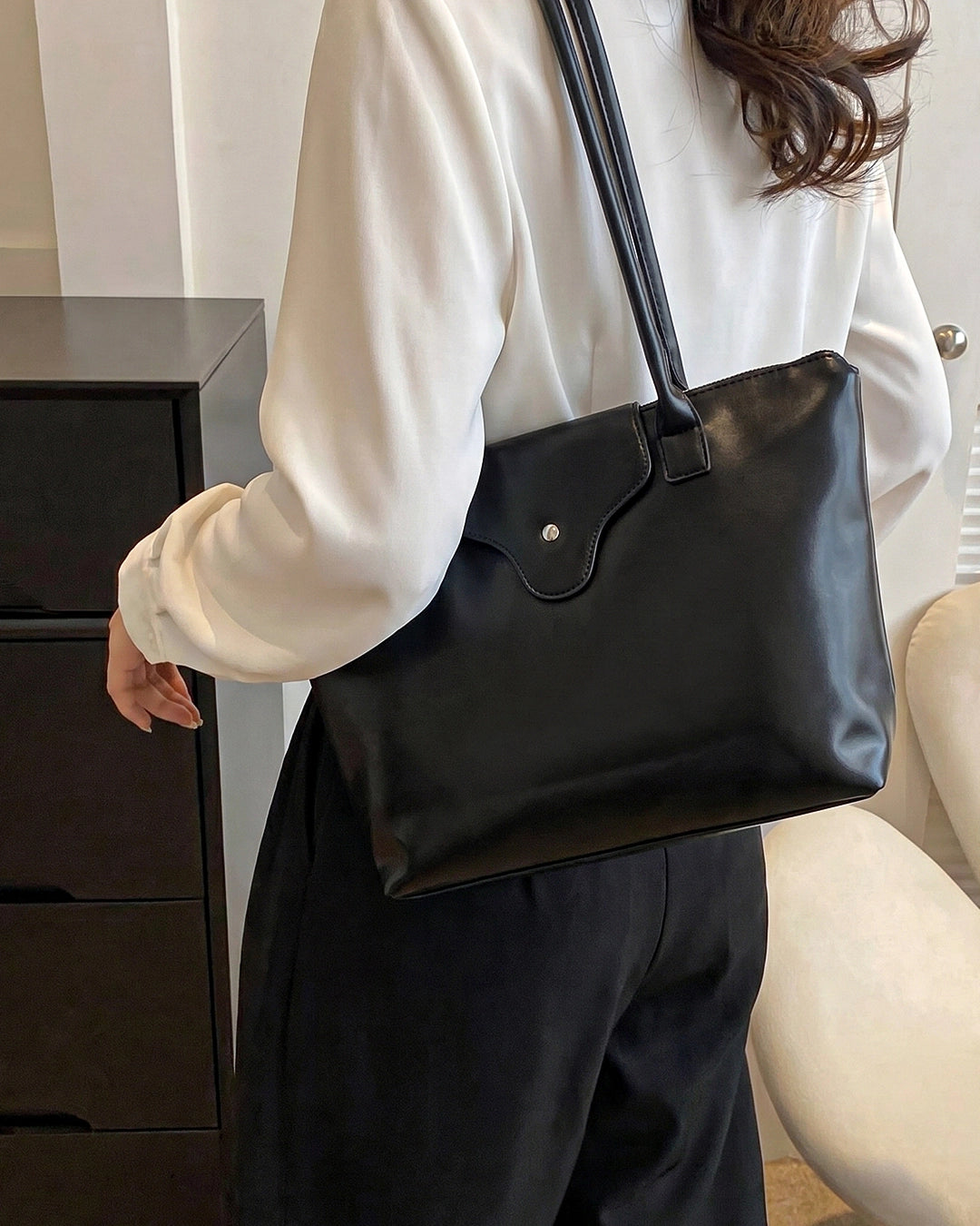 StyleShoot's Smart Casual Tote Bag in Black