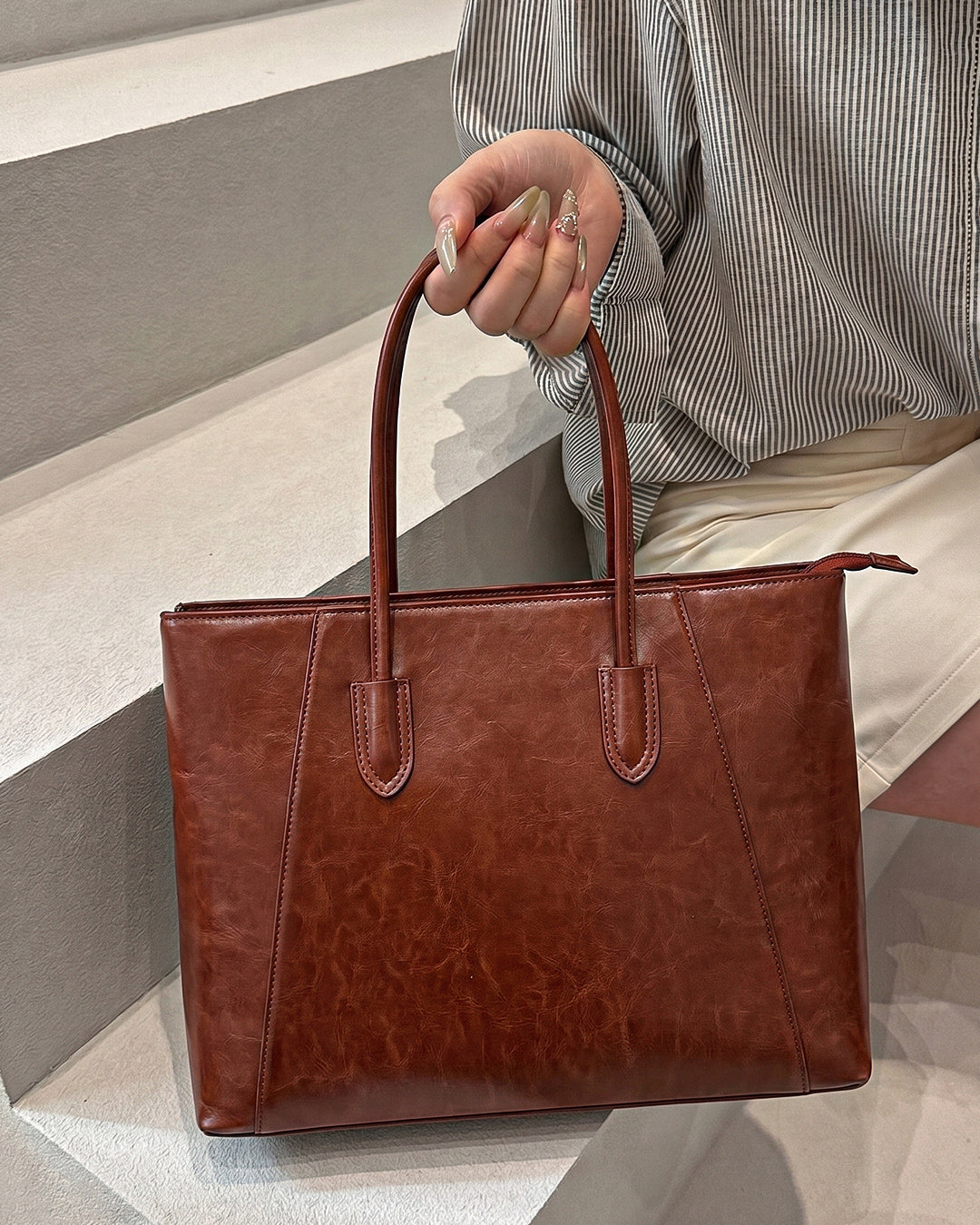 StyleShoot's Tailored Faux Tote Vintage Bag in Tan Brown