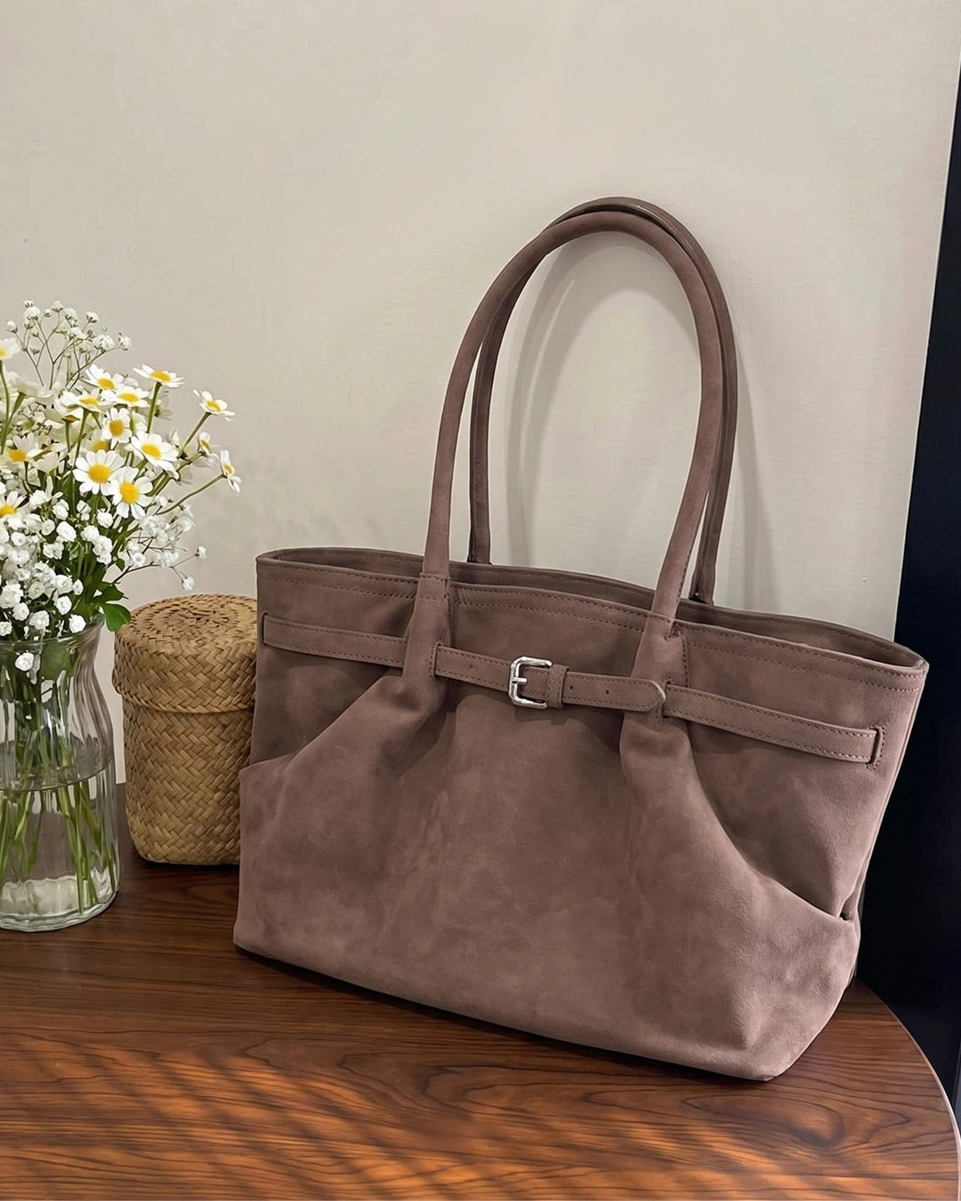 StyleShoot's Elevated Everyday Carryall in Mocha Brown