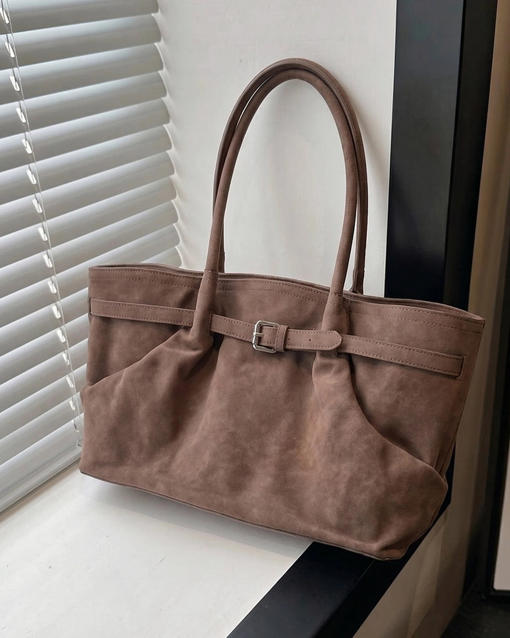 StyleShoot's Elevated Everyday Carryall in Mocha Brown