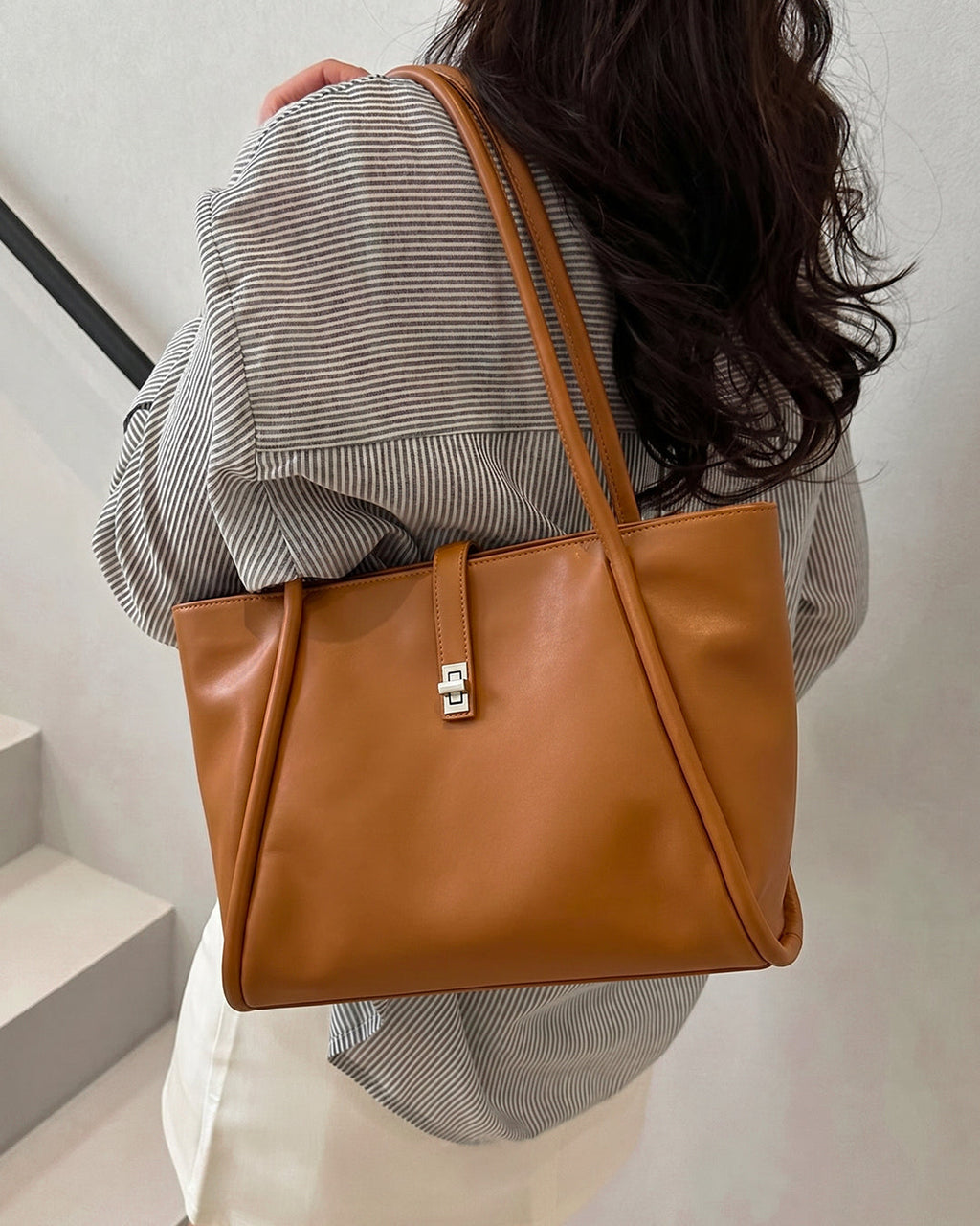 StyleShoot's Minimalist Turn Lock Tote Bag in Rust Brown